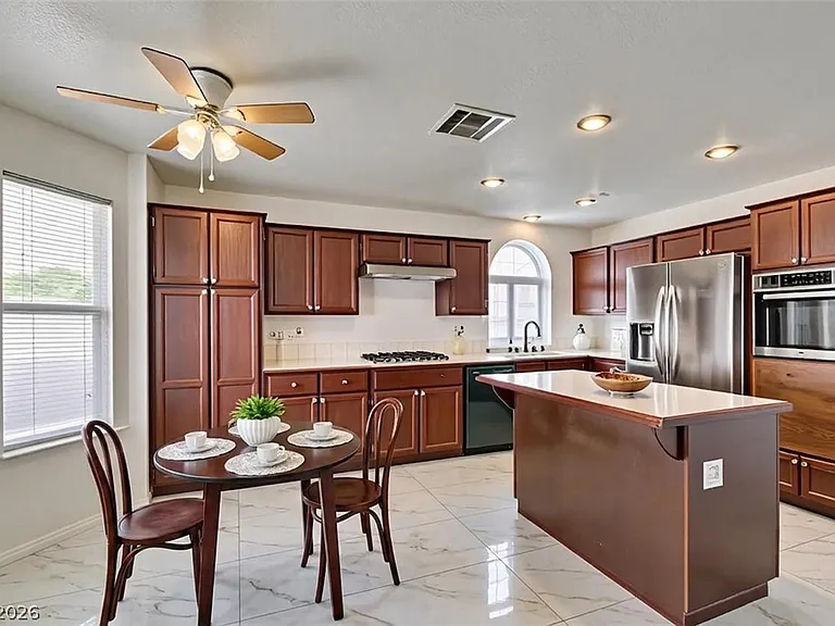 9712 Peacock Hill Cir — Photo 32