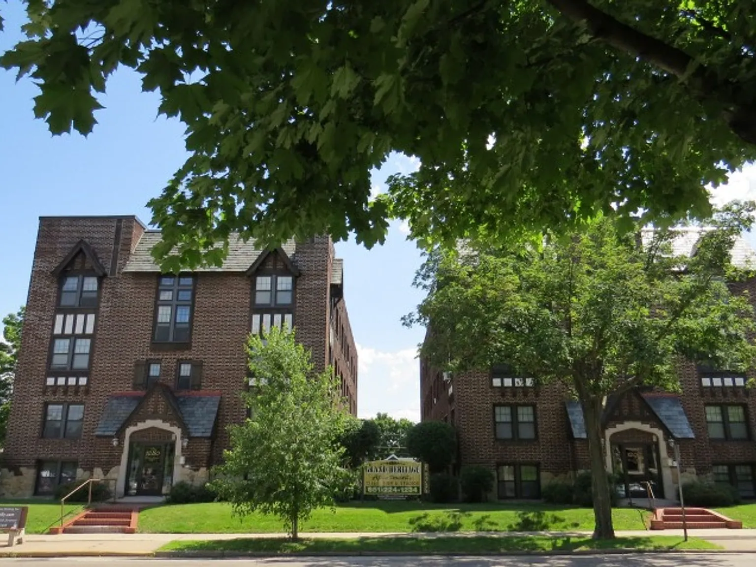 Grand Heritage Apartments — Photo 2