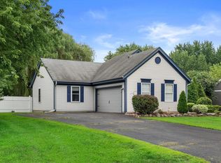 160 Cramer Ave, Dousman, WI 53118