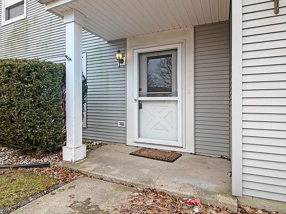 3rd image of 221 Aspen Dr