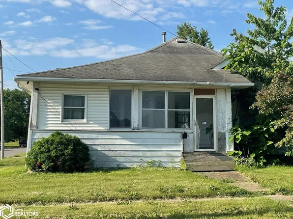 720 Benton Ave E, Albia, IA 52531