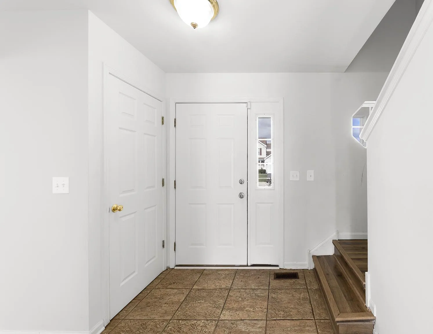 2403 Miriam Ave — Photo 4