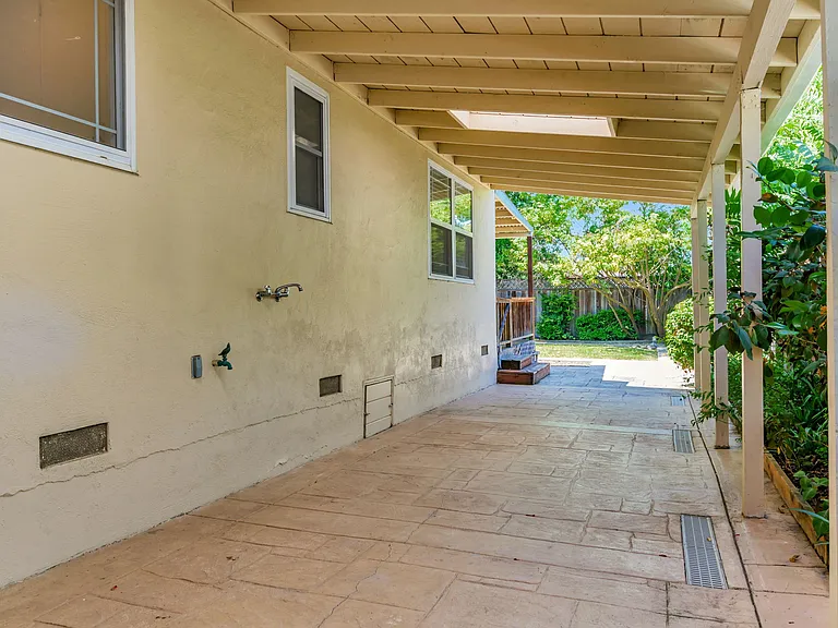 1228 Ruby St — Photo 24