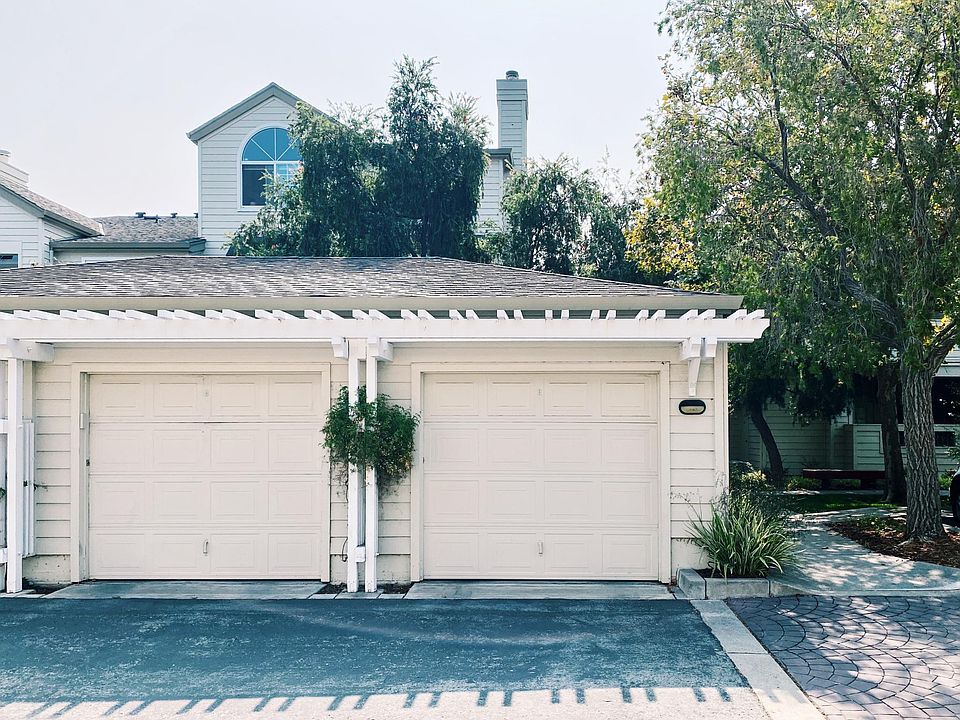 Single Car Garage (detached) with Shelving