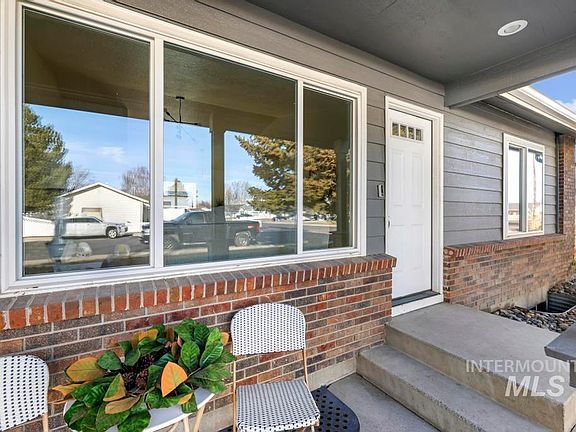 5th image of 2434 9th Ave E