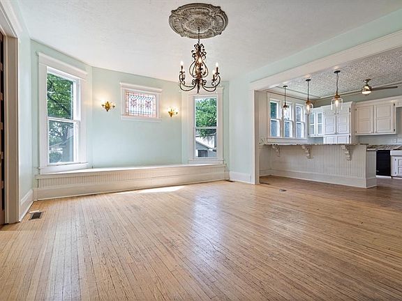 3rd image of 510 N Mount Olive St