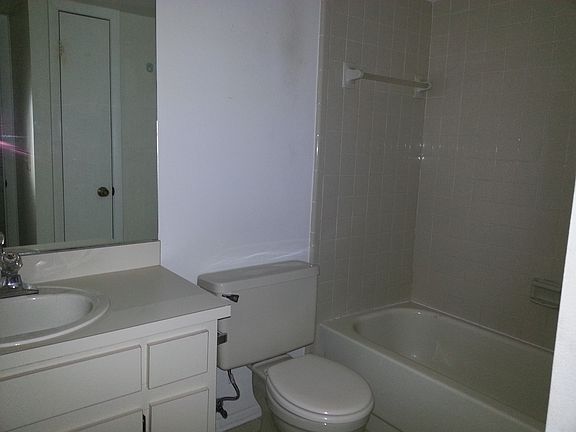 5th image of 4411 Shady Terrace Ln APT 206