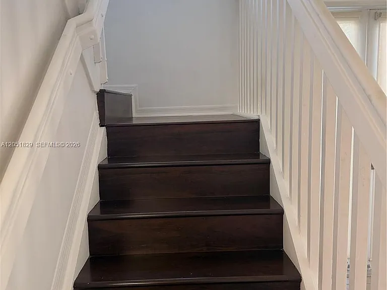 906 SW 143rd Ave — Photo 7