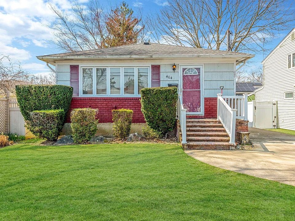 1st image of 404 Seaford Avenue