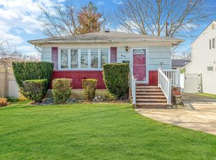 404 Seaford Ave, Massapequa, NY 11758