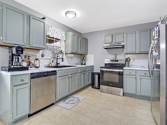 4th image of 660 Rocky Quarry Rd E