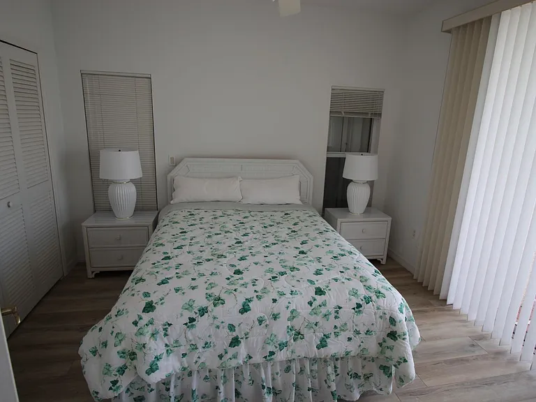 450 Sorrento Ct — Photo 23