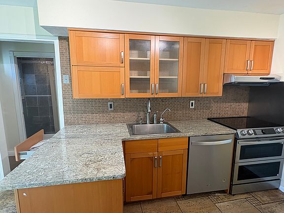 2nd image of 5 Manors Dr