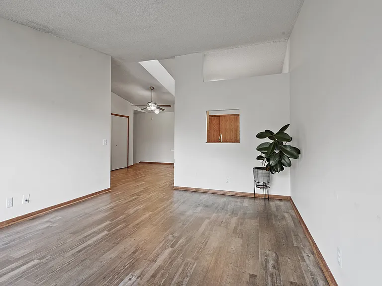 797 Parkside Dr — Photo 6