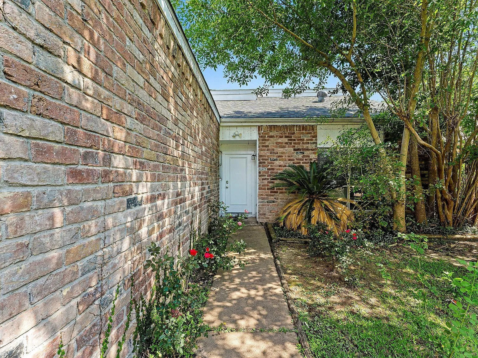 6 bed, 3.5 bath, 3480 sqft, $3,495 — Photo 1
