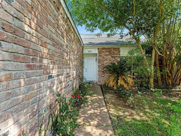 13307 Robinglen Dr, Houston, TX 77083