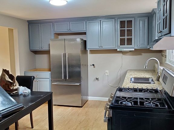 Kitchen Eat-in jsut redone