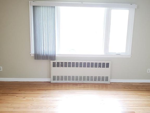 5th image of 220 Manhattan Ave Floor 1