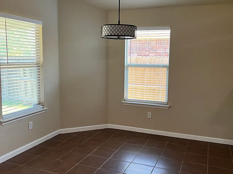 1501 Applegate Way — Photo 14