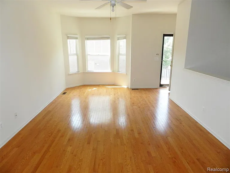 41576 Hamlet Ln — Photo 3