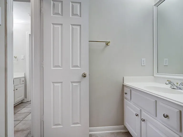 5365 Lampasas St — Photo 32
