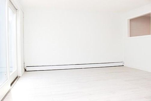 3rd image of 419 Newport Ave #0