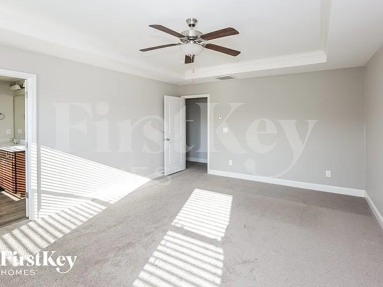 9225 Evans Creek Ct — Photo 8