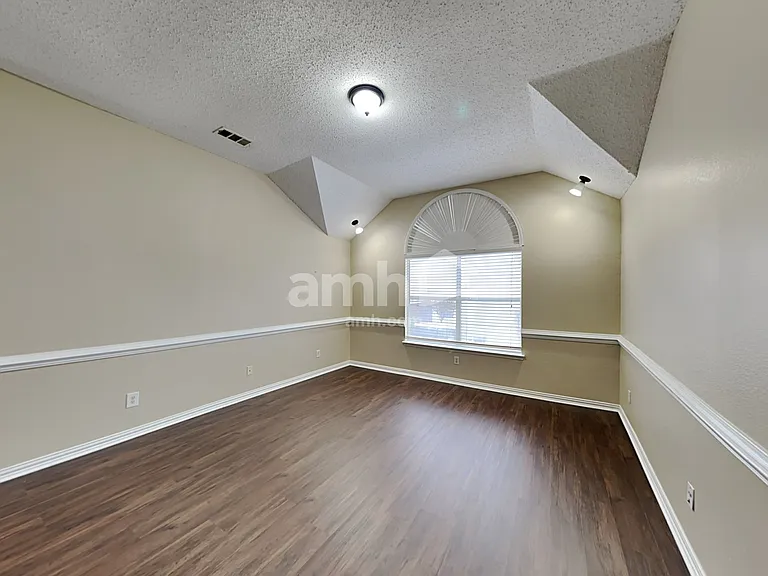 316 Stormydale Ln — Photo 9