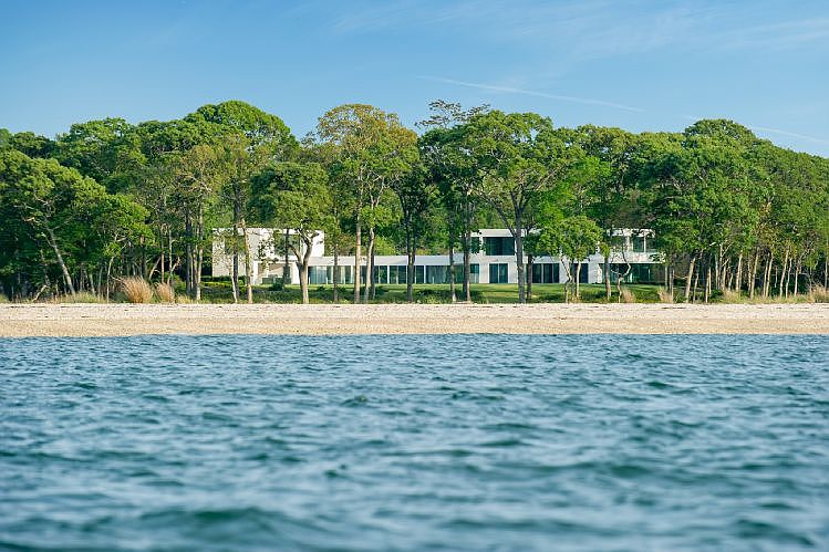 1st image of 6 Seaponack Dr