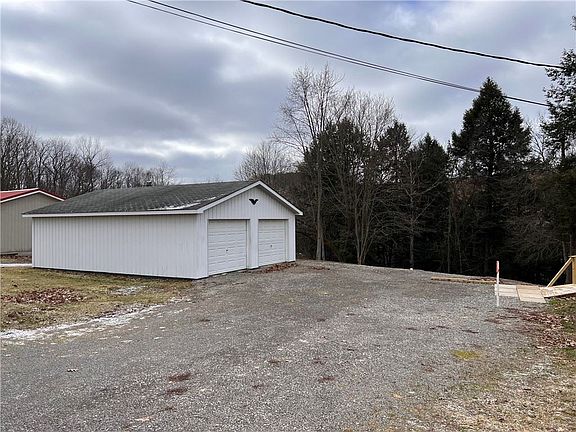 3rd image of 132 Mayport Rd