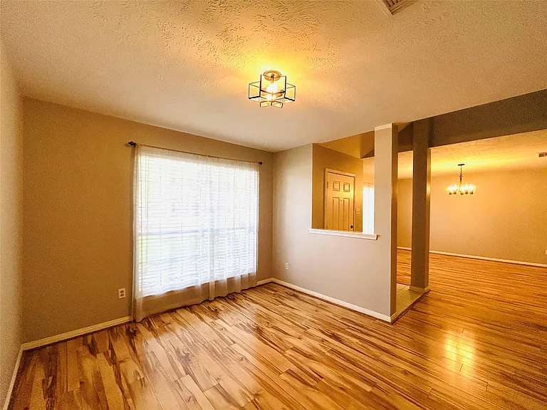 1404 Helmsley Dr — Photo 6