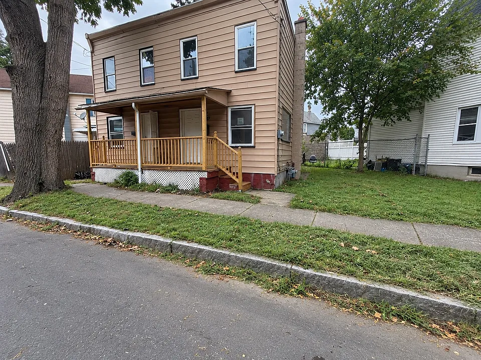 129 Carlisle St