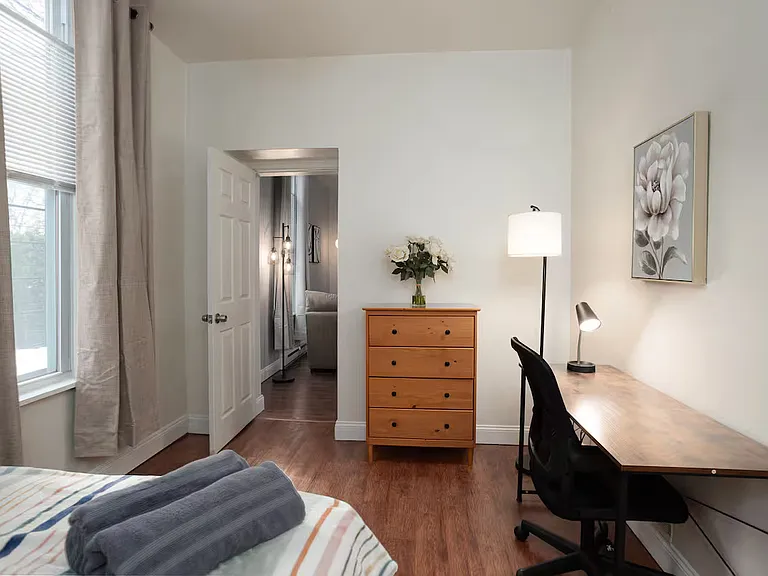 637 Summerlea St #1R — Photo 9