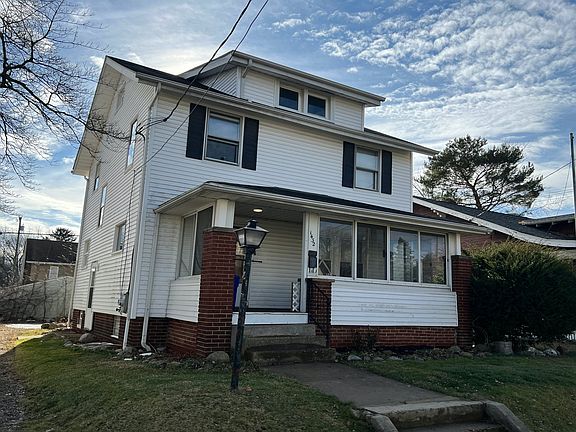 3rd image of 1432 Ridgeway Pl NW