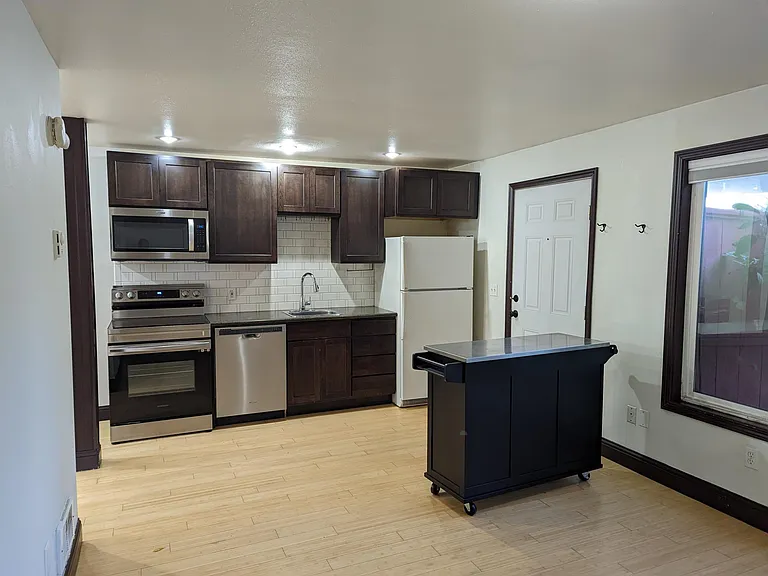 918 SW Holden St #1 — Photo 5