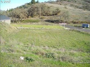 989 SE Golden Eagle Ave, Roseburg, OR 97470
