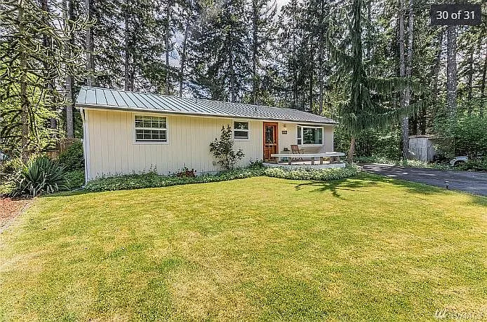 1031 NE Larson Blvd — Photo 2