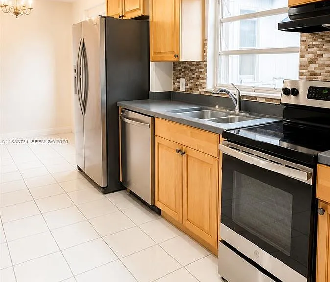 3862 NE 171st St #B — Photo 15