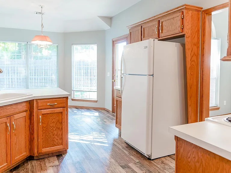 211 Oakdale Dr — Photo 11