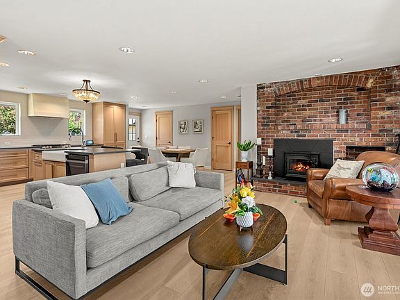 3rd image of 28719 76th Avenue E