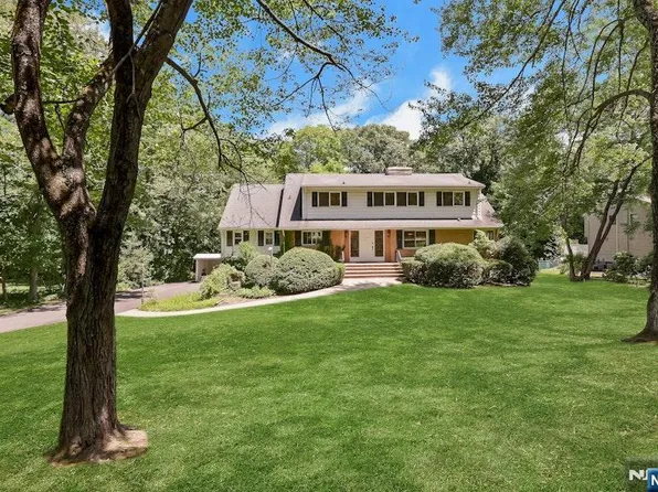 64 Overlook Dr, Woodcliff Lake, NJ 07677