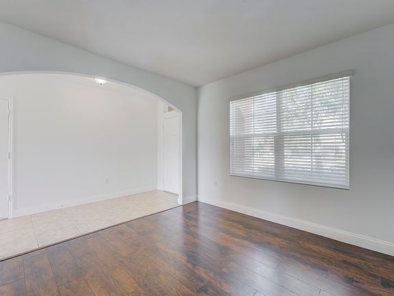 5th image of 1566 Lexington Sq SW
