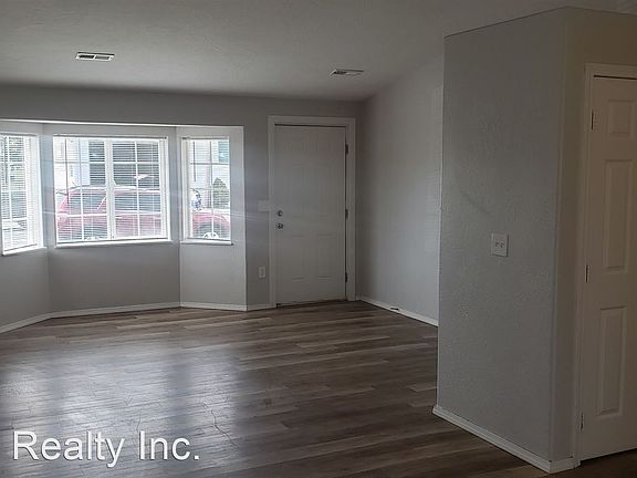 4th image of 933 S Lawson St