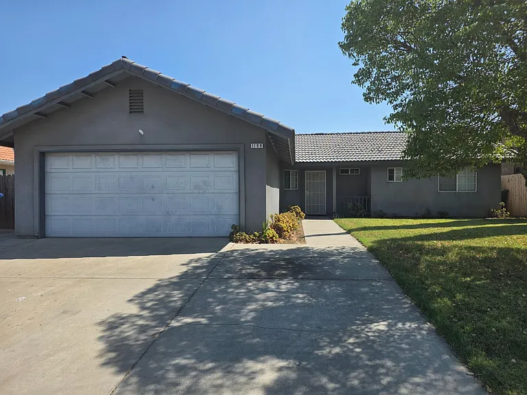 1199 Hawthorn St — Photo 3