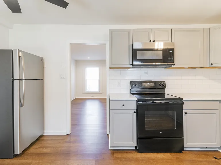 929 Cantwell St — Photo 5