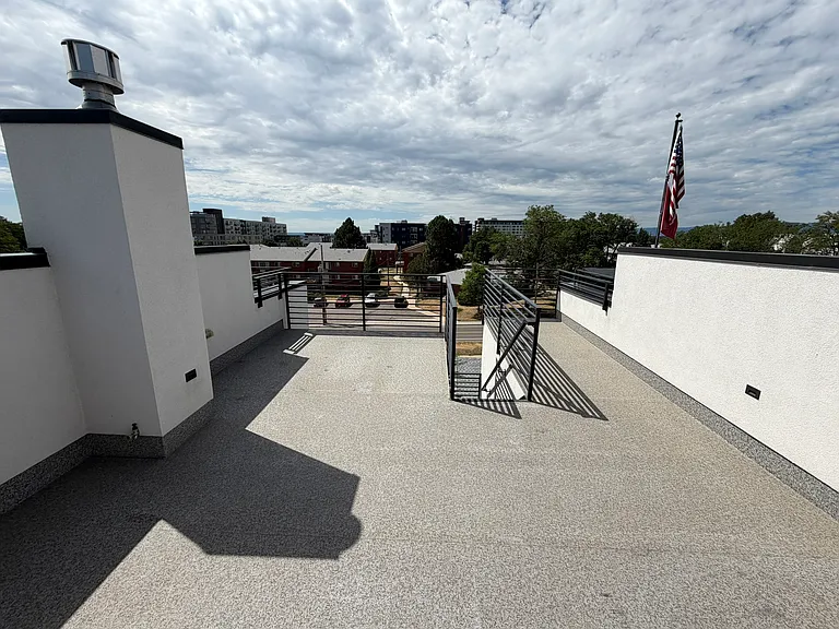 1716 Hooker St — Photo 8