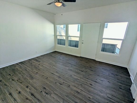 3rd image of 5129 Cahuenga Blvd #D