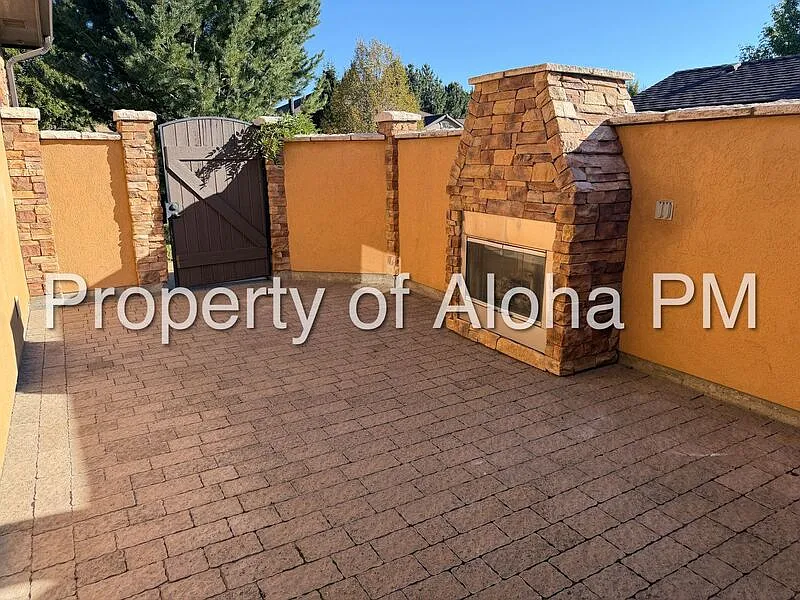 3 bed, 2.5 bath, 2502 sqft, $2,696 — Photo 4