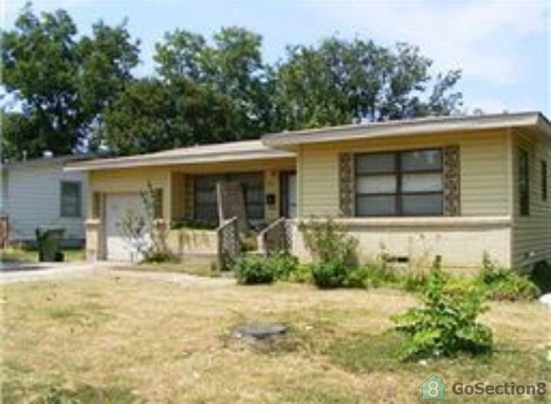 1st image of 221 E Linda Dr