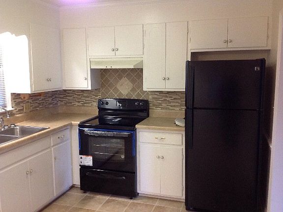 5th image of 809 Greenway Dr